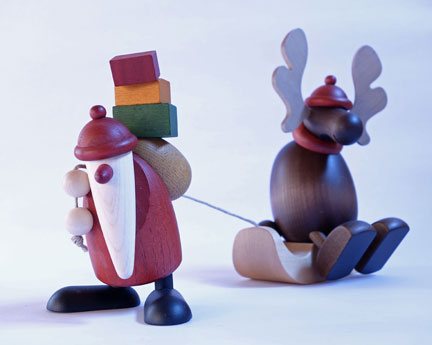 Bjoern Koehler Kunsthandwerk-Santa with Elk/Moose Olaf on Sleigh